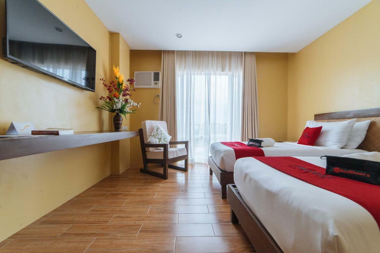 RedDoorz Premium near Health Centrum Banica Roxas City Exterior foto
