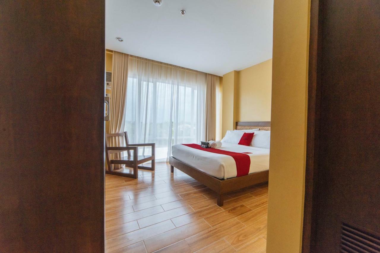 RedDoorz Premium near Health Centrum Banica Roxas City Exterior foto
