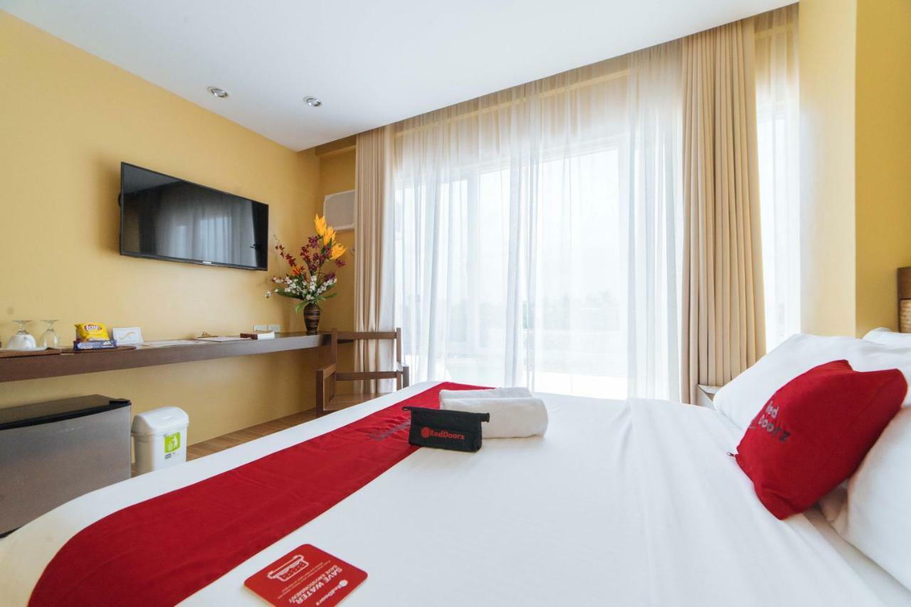 RedDoorz Premium near Health Centrum Banica Roxas City Exterior foto